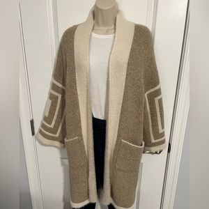Beautiful wool blend vintage concept cardigan w pockets.